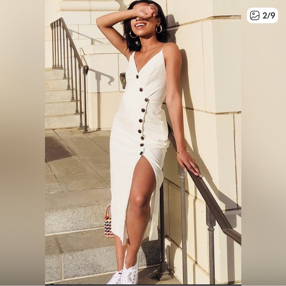 Urban Oufitters Amber Button-Down Linen Sleeveless
Midi Dress